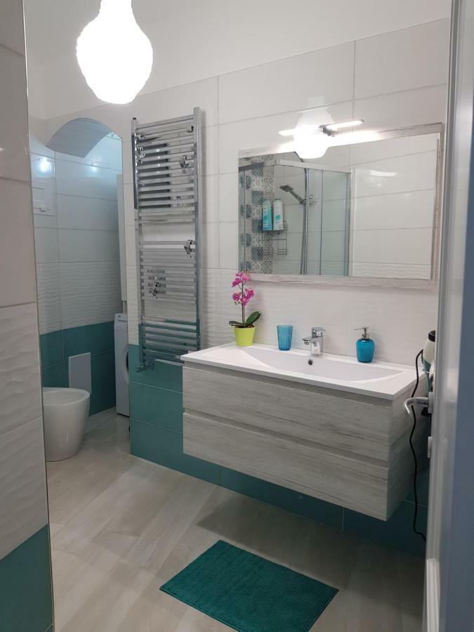 Al Teatro Verdi Luxury Apartment Salerno Exterior foto