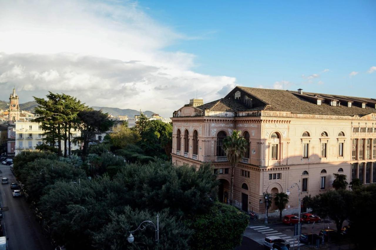 Al Teatro Verdi Luxury Apartment Salerno Exterior foto